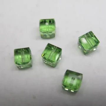 Kryształki Swarovski zielone kostka 6x6x6mm (sztuka)