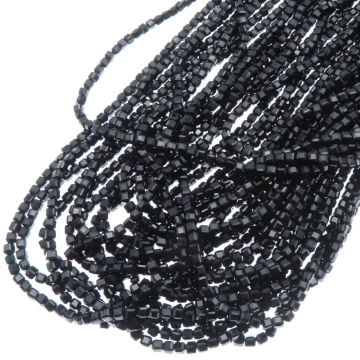 Turmalin czarny fasetowana kostka 2mm (sznur)